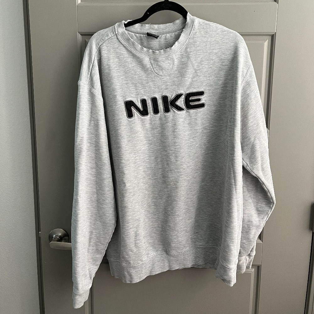VINTAGE NIKE CREWNECK